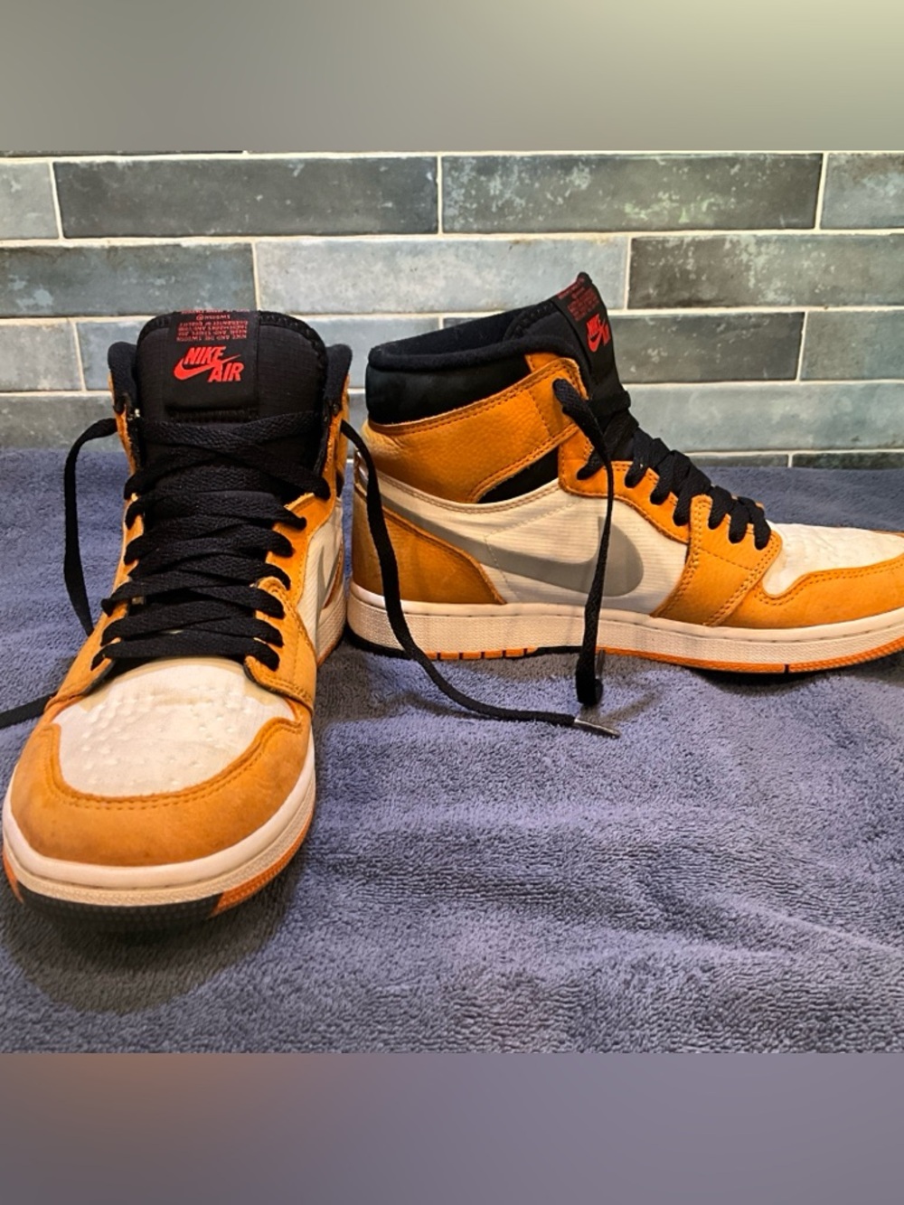 Nike Air Jordan 1 High - Orange, Black & White - Picture 10 of 16